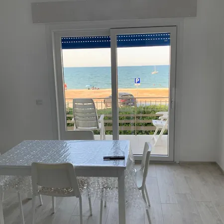 Giu Al Mare Montemarciano